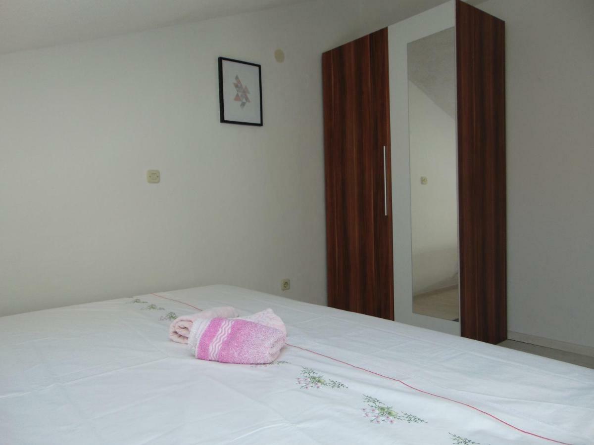 Apartment 3 *